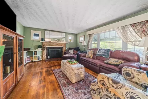 Living - 192 Plain St, Hanover, MA 02339 photo 1 of 3