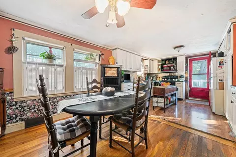Dining - 192 Plain St, Hanover, MA 02339 photo 1 of 2
