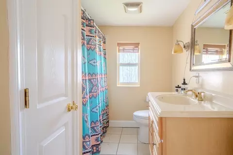 Bath - 18 Ellis Dr, Worcester, MA 01609 photo 3 of 3