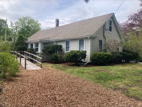 50 Granite St, Uxbridge, MA 01569