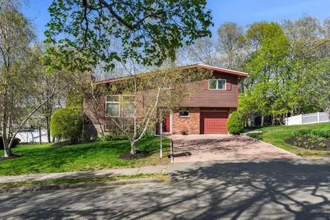 4 Belleair Dr, Swampscott, MA 01907
