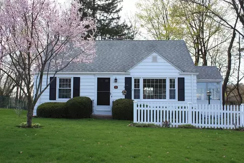 9 Knollwood Dr, East Longmeadow, MA 01028