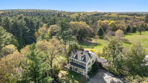 137 Wellesley St, Weston, MA 02493