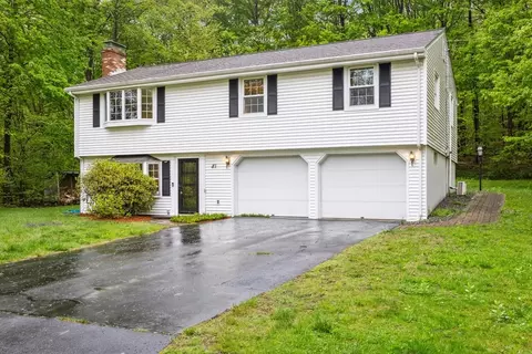 81 Upton St, Grafton, MA 01519