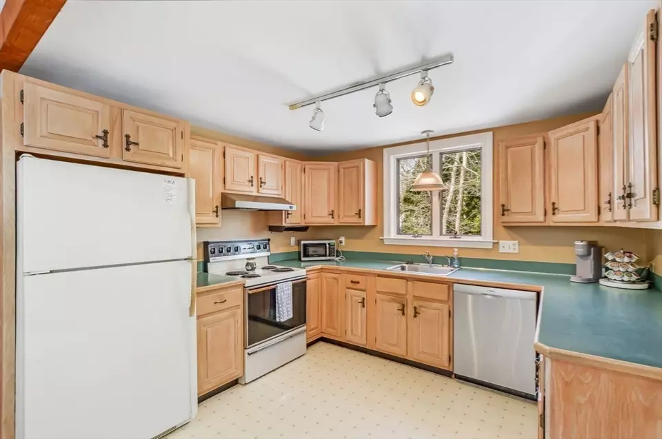 Kitchen - 70 Ambleside Dr, Falmouth, MA 02540 photo 2 of 5