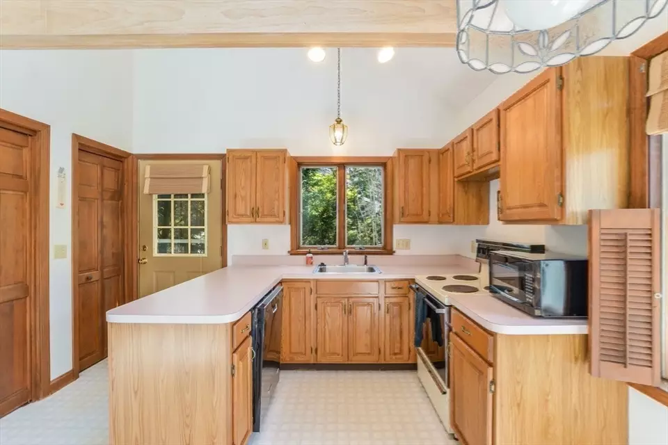 Kitchen - 70 Ambleside Dr, Falmouth, MA 02540 photo 5 of 5