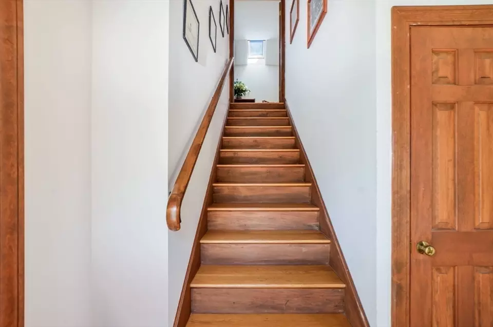 Entry Way - 70 Ambleside Dr, Falmouth, MA 02540 photo 3 of 6