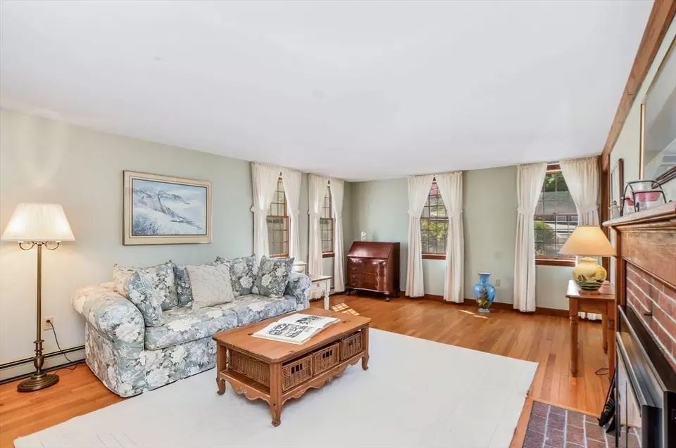 Living - 70 Ambleside Dr, Falmouth, MA 02540 photo 5 of 8