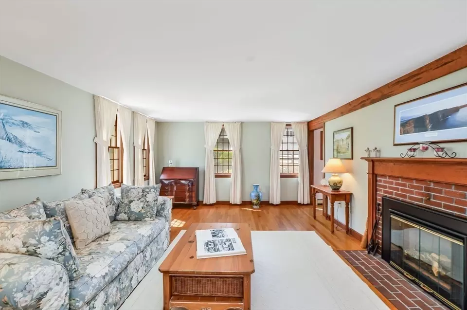 Living - 70 Ambleside Dr, Falmouth, MA 02540 photo 4 of 8