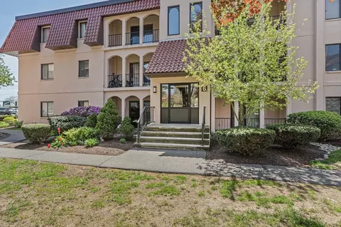 685 Oak St #6-2, Brockton, MA 02301