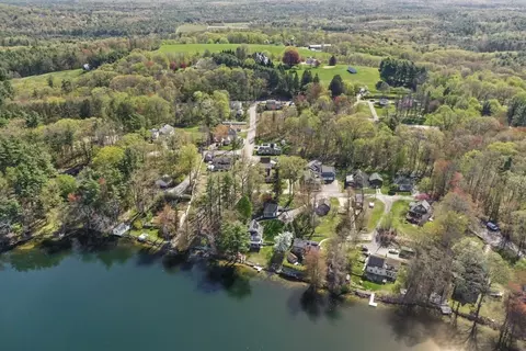 33 Lakeview Ave, Lunenburg, MA 01462
