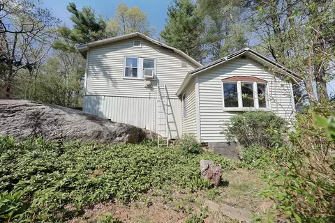 6 Hillside Rd, Holland, MA 01521
