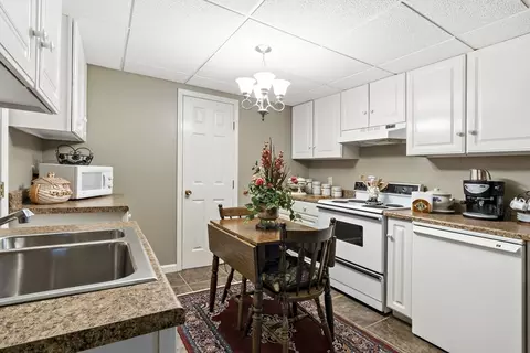 34 Howland St, Fall River, MA 02724 photo 37