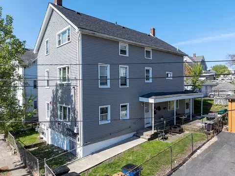 9 Clement St, Tiverton, RI 02878