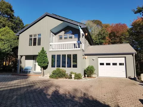 2 Fallon Dr, Westport, MA 02790