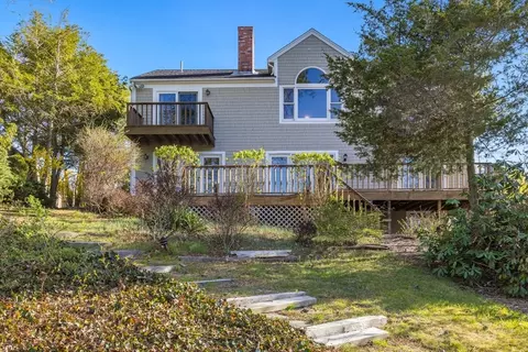 309 Carriage Shop Rd, Falmouth, MA 02536