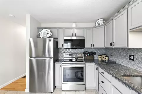 32 Regency Ct #13, Chicopee, MA 01020 photo 5