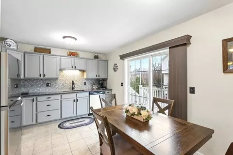 32 Regency Ct #13, Chicopee, MA 01020 photo 3