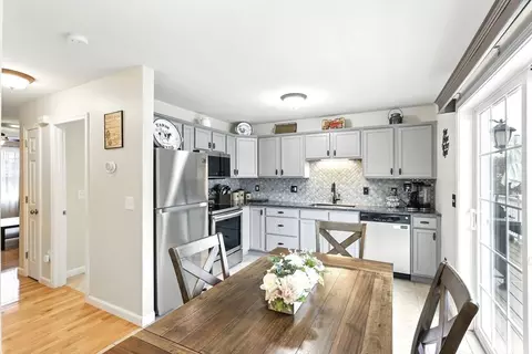 32 Regency Ct #13, Chicopee, MA 01020 photo 2