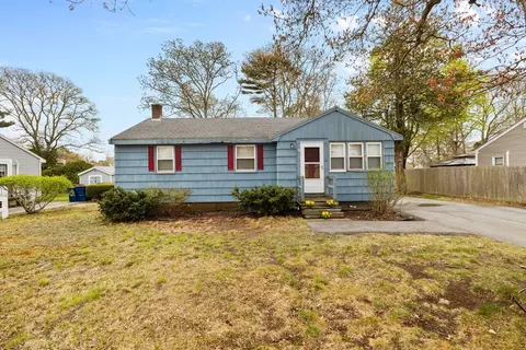 74 Fearing St, Buzzards Bay, MA 02532