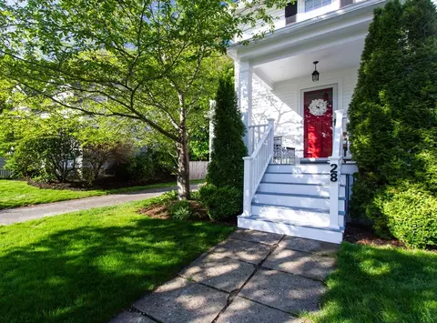 28 Bertram St, Beverly, MA 01915 photo 2
