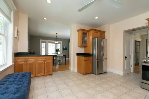 28 Bertram St, Beverly, MA 01915 photo 13