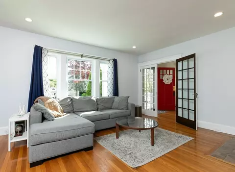 28 Bertram St, Beverly, MA 01915 photo 7
