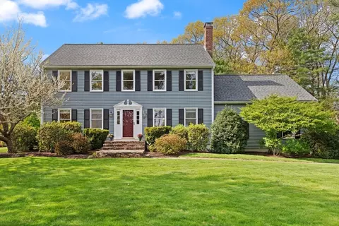 12 School St, Norfolk, MA 02056