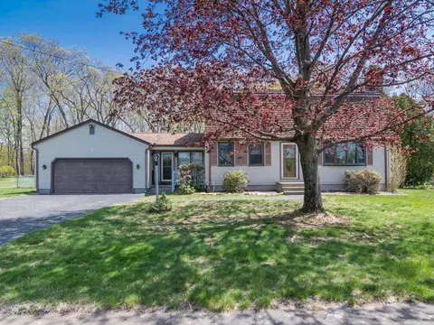 72 Vassar Rd, Feeding Hills, MA 01030
