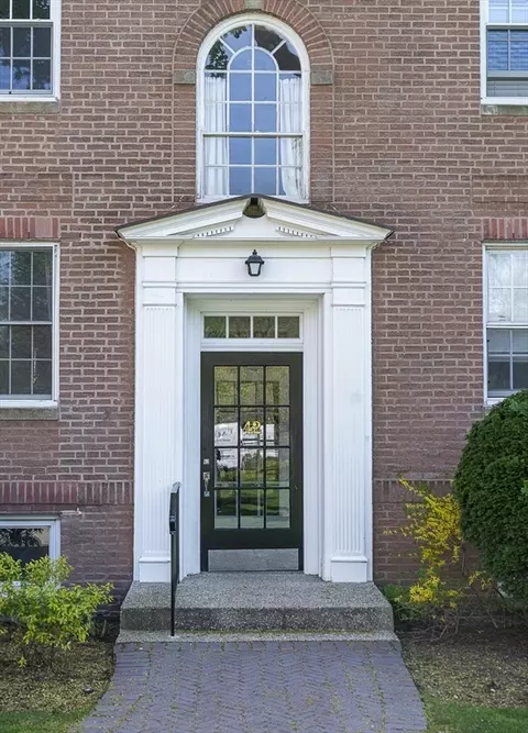 42 Browne St #3, Brookline, MA 02446
