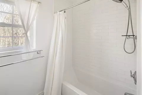 Bath - 4 Balcom Dr, Foxboro, MA 02035 photo 3 of 4