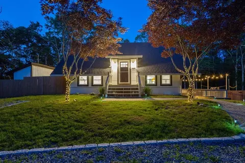 61 Hilltop Dr, Barnstable, MA 02648