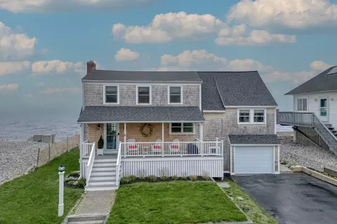118 Oceanside Dr, Scituate, MA 02066