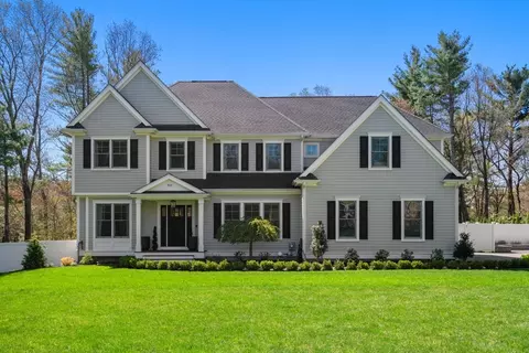 810 North St, Walpole, MA 02081