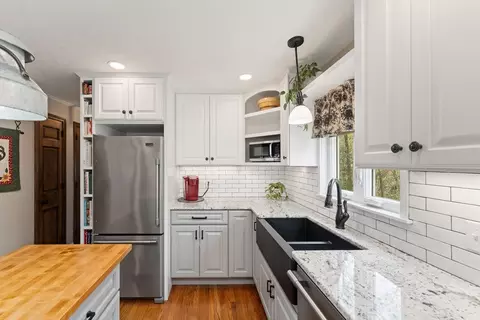 Kitchen - 60 Saint Andre Dr, Uxbridge, MA 01569 photo 2 of 3