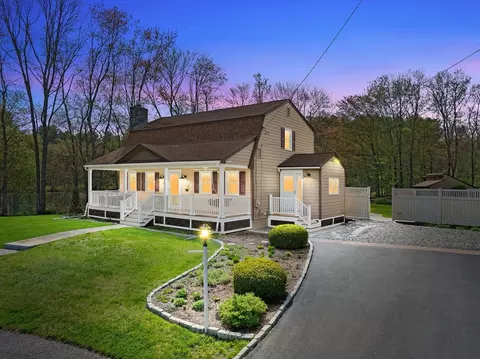 60 Saint Andre Dr, Uxbridge, MA 01569