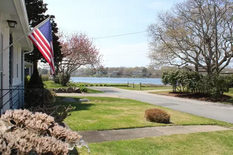 5 Boston St, Teaticket, MA 02536