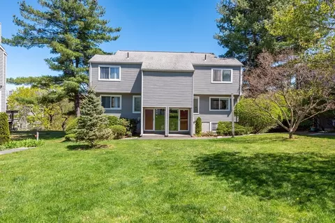 13 Autumn Ln #13, Amherst, MA 01002