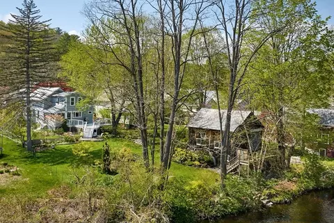 54 Water St, Leeds, MA 01053