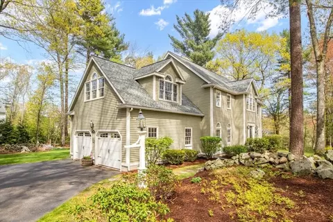 4 Courtney Rd, Walpole, MA 02081