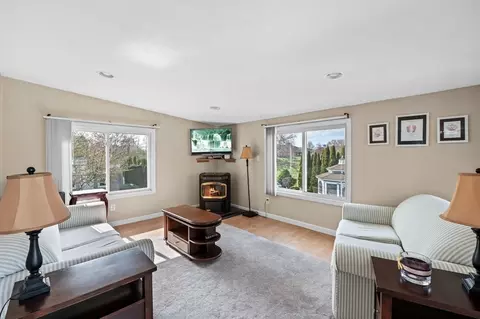 Living - 12 Jacobs Ave, Danvers, MA 01923 photo 3 of 4
