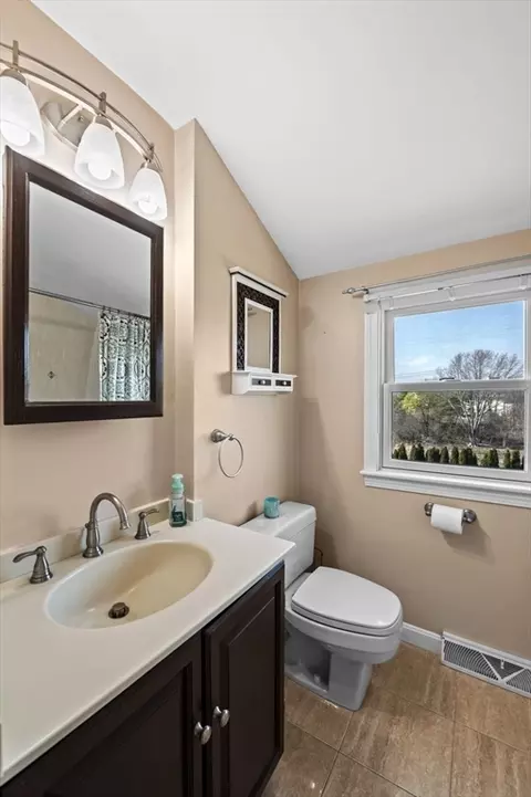 Bath - 12 Jacobs Ave, Danvers, MA 01923 photo 2 of 4