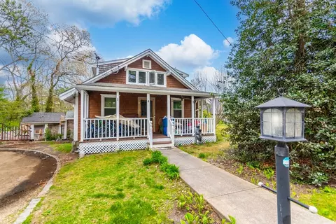 4 Hillcrest Rd, Plymouth, MA 02360