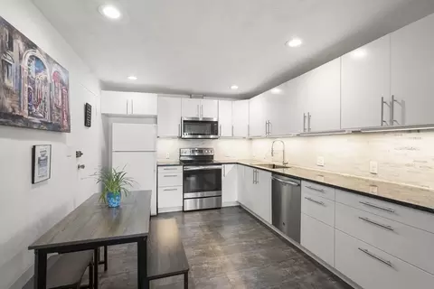 51 Warren St #2-2, Waltham, MA 02453