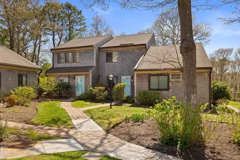 2 Roundhouse Rd #2, Bourne, MA 02532