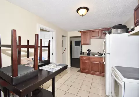 855 Liberty St, Springfield, MA 01104 photo 8