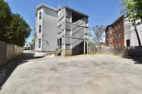 855 Liberty St, Springfield, MA 01104 photo 5