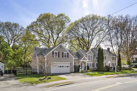 Exterior - 158 Oak St, Needham, MA 02492 photo 3 of 4