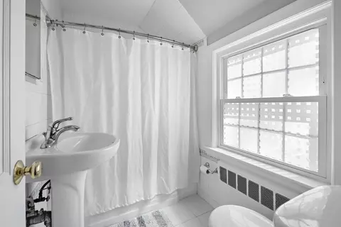 Bath - 158 Oak St, Needham, MA 02492 photo 2 of 3