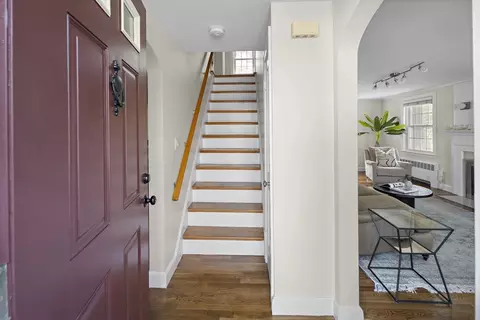 Entry Way - 158 Oak St, Needham, MA 02492 photo 2 of 3